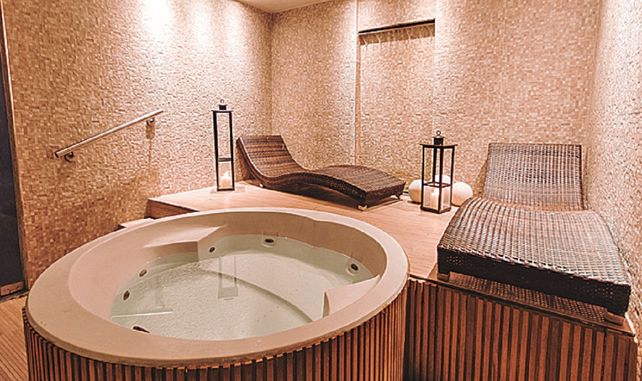 El Hotel Spa República propone una estadía en Mar del Plata que combina spa, gastronomía y habitaciones amplias.