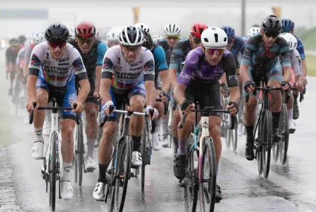 Santa Fe-Rosario: Se suspendió por lluvia y se premió el sprint hasta Coronda.