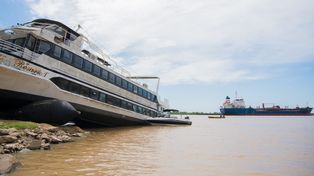 Desde el jueves el barco Ciudad de Rosario fue ingresado al astillero Fluvimar ubicado en El Mangrullo