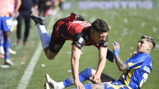 Clásico emocionante, pero sin fútbol: Newells no ganó pero se alivió y en Central perdió Almirón