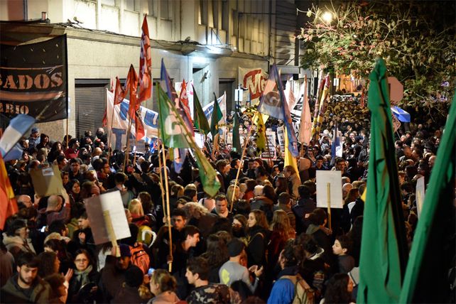 El ruidazo se hizo sentir en Rosario, con una marcha en pleno centro contra los tarifazos