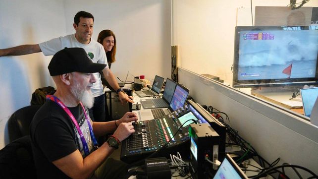 Sabrina Pérez, Martín Vara y Pato Sánchez, en la producción del estudio improvisado de TyC Sports