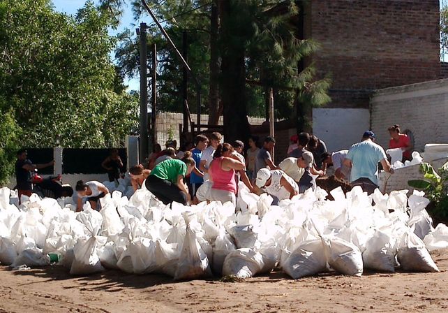 Así se realizaban los trabajos en la mañana de este martes en Rincón./ gentileza: Municipalidad de Rincón.