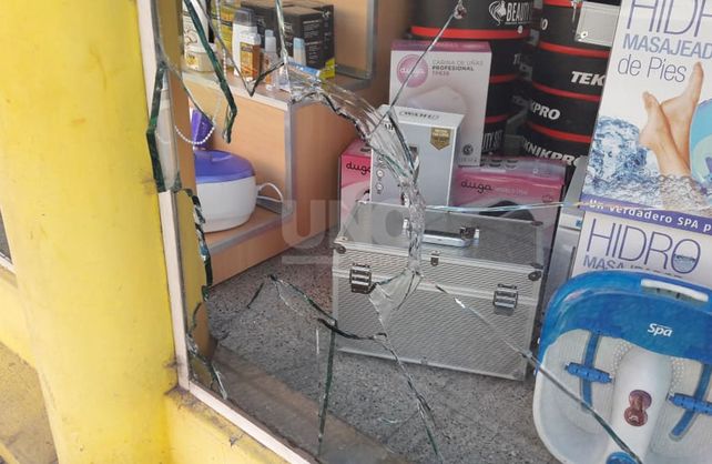 Imagen de cómo quedó el local en el tercer robo que sufre en menos de un mes.