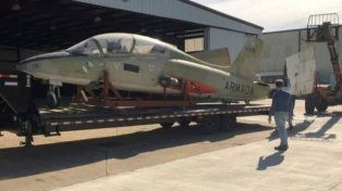 Avión Aermacchi de Owen Crippa que vuelve al país.