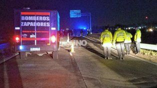 Oscuridad total en Circunvalación oeste: murió un hombre embestido por varios vehículos