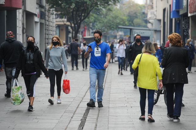 ESTÍMULO COLECTIVO. Las autoridades sanitarias llamaron a seguir tomando conductas de cuidados para poder llegar con pocos contagios a fin de año.