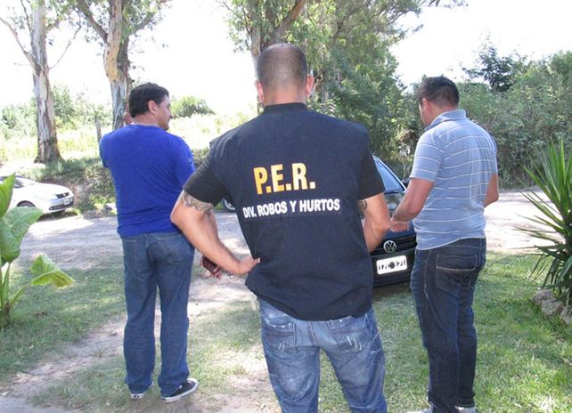 En el allanamiento se secuestro un auto que estaría relacionado con el robo.