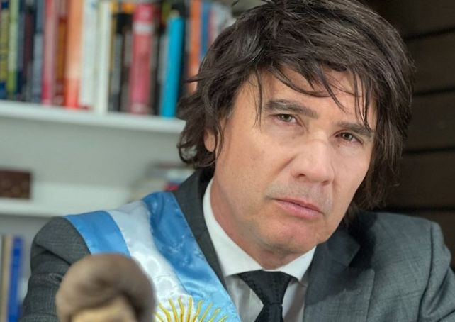 Ademar Meirelles Rodriguez es aspirante a una banca en el concejo de Florianópolis por el partido de Jair Bolsonaro y se hace llamar El Milei de Floripa