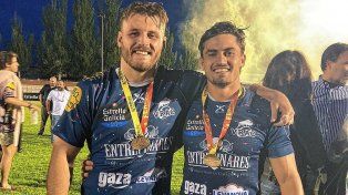 El paranaense Martiniano Cian (a la derecha) junto a su amigo George Stoke.