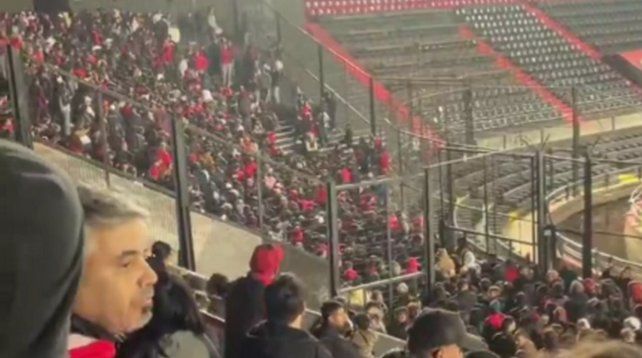 Final caliente en Colón: incidentes, demoras y ocho detenidos en la tribuna sur