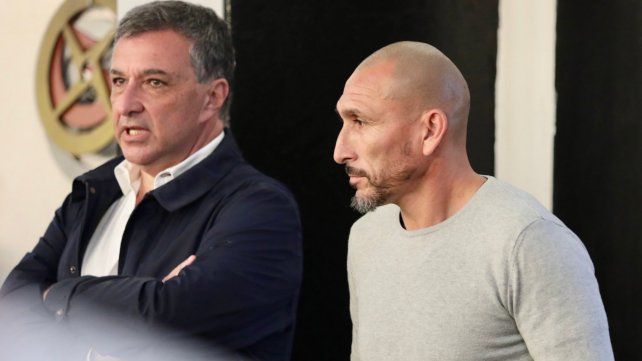 El presidente Ignacio Astore presentó a Pablo Guiñazú al plantel de primera de Newells.