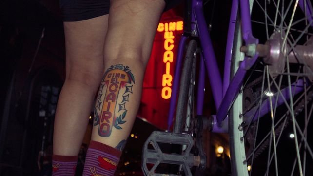El tatuaje de Agustina, una amante de el cine El Cairo
