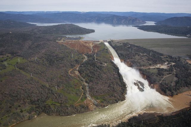 Peligro. El nivel de las aguas del lago de Oroville alcanzaron cotas máximas.&nbsp;