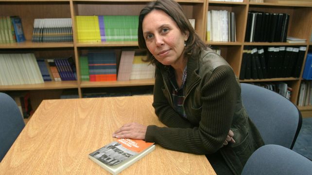 Silvia Finocchio dice que a la hora de elegir revistas educativas los docentes se inclinan por las que ofrecen pastillitas de autoestima.