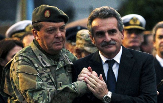 Milani junto al ministro de Defensa