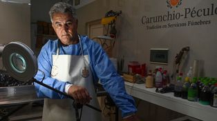 &nbsp;El tanatólogo Daniel Carunchio, el embalsamador más famoso del país por cuyas manos pasaron los cuerpos de celebridades y ex presidentes.