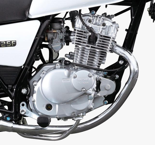 La Suzuki GN125F alberga un motor de 125 cc, perfecto para la conducci&oacute;n urbana y viajes cortos.