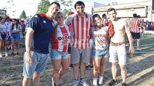 Todo el color de la gente de Unión para el partido ante Defensa en el 15 de Abril