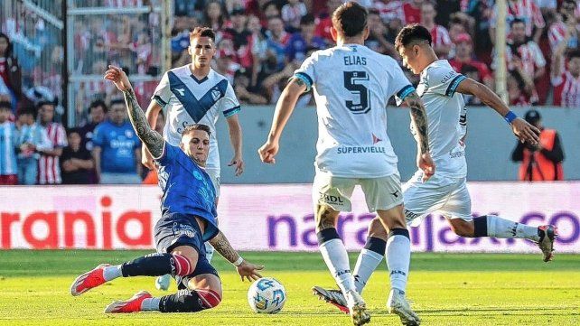 Unión derrotó al líder y puso al rojo vivo el campeonato.