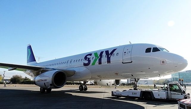 más vuelos. La llegada de Sky Airlines a Rosario elevará de cuatro a siete las frecuencias entre aeropuerto Islas Malvinas y la capital trasandina.&nbsp;