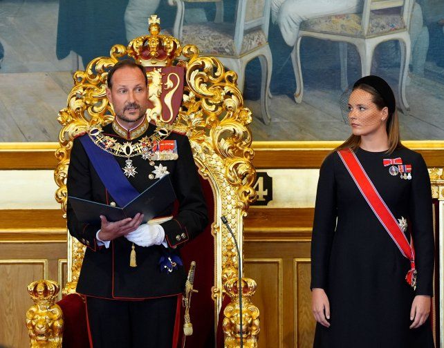 El rey junto a su hija mayor