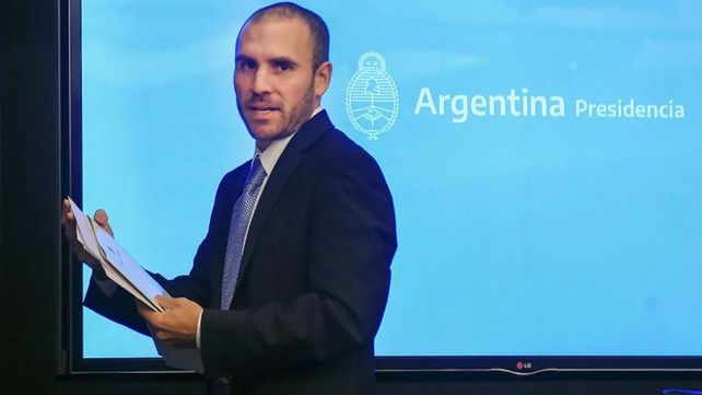 El impuesto del 30% incluirá a la compra de dólares para atesoramiento