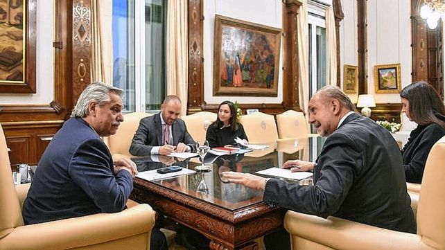 El gobernador Omar Perotti firmó el acuerdo con el presidente Alberto Fernández por la deuda que tiene el Estado nacional con Santa Fe