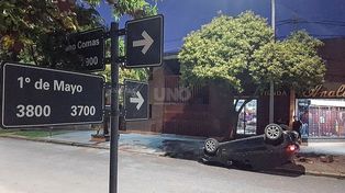 Vuelco con suerte durante la madrugada en barrio Mariano Comas