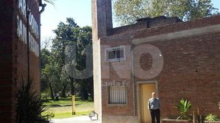 Entró a robar una parroquia, se vistió de cura y cuando lo descubrió la policía los quiso bendecir