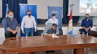 Pedro Uliambre participó de la firma del convenio marco del plan Santa Fe Más