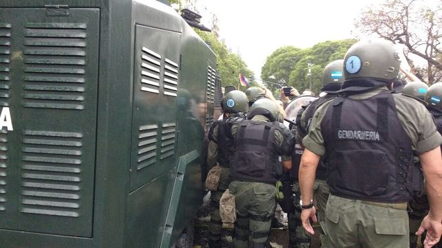 Así reprimió Gendarmería la marcha de abrazo al Congreso