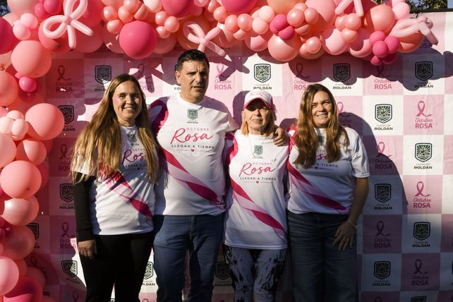 Con más de 350 participantes Roldán vivió una jornada de concientización en el marco del Octubre Rosa