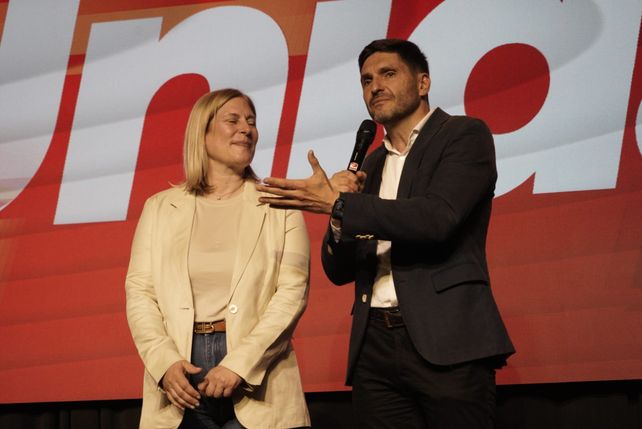 El gobernador Maximiliano Pullaro y Gisela Scaglia en el búnker de Provincias Unidas