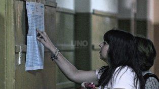 Confusión en Santa Fe por cambios en los locales de votación