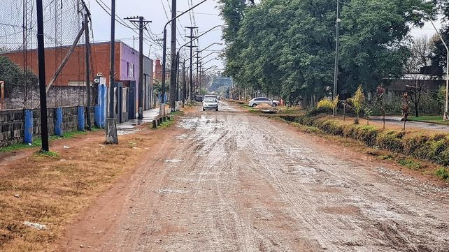 La mujer fue herida en su mano por un asaltante que le quiso sacar la moto