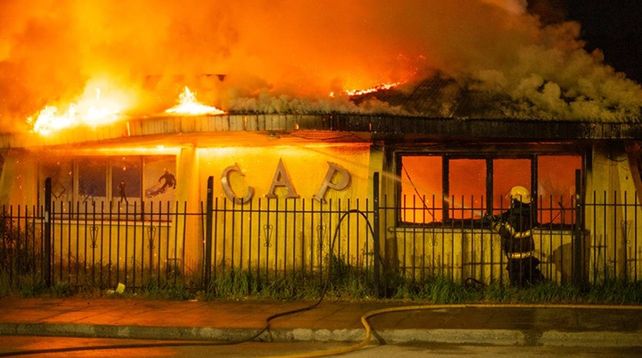La destrucción del Club Andino de El Bolsón el martes a la madrugada