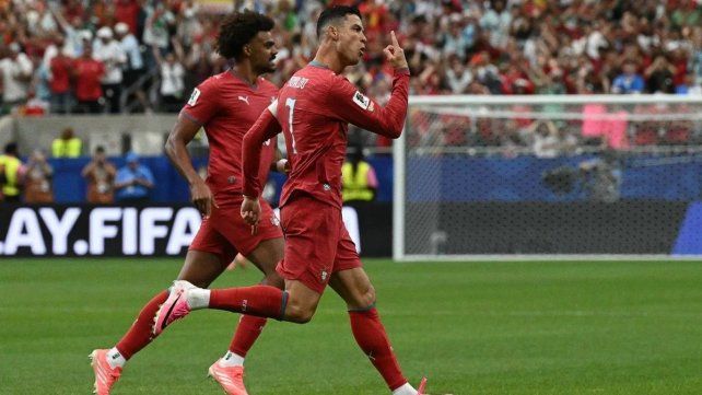 Cristiano Ronaldo superó tres récords en Mundiales con su doblete ante Uzbekistán