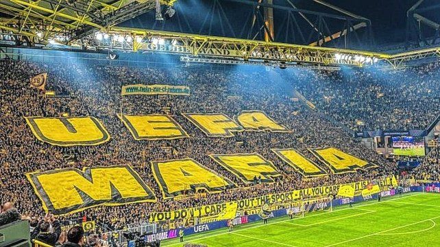 UEFA Mafia: el desafiante mensaje de la hinchada del Borussia Dortmund.