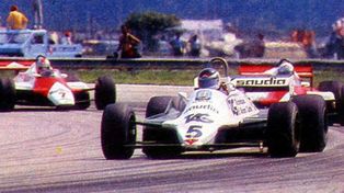 Primeros tramos del GP de Brasil de 1982. Carlos Reutemann contiene a los McLaren de Niki Lauda y John Watson. Sería la última carrera de Fórmula 1 del argentino.