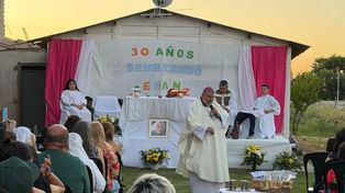 La conmemoración incluyó una procesión, una misa presidida por el Obispo Auxiliar Monseñor Ernesto Fernández, actuaciones artísticas y un emotivo repaso por la historia del lugar.
