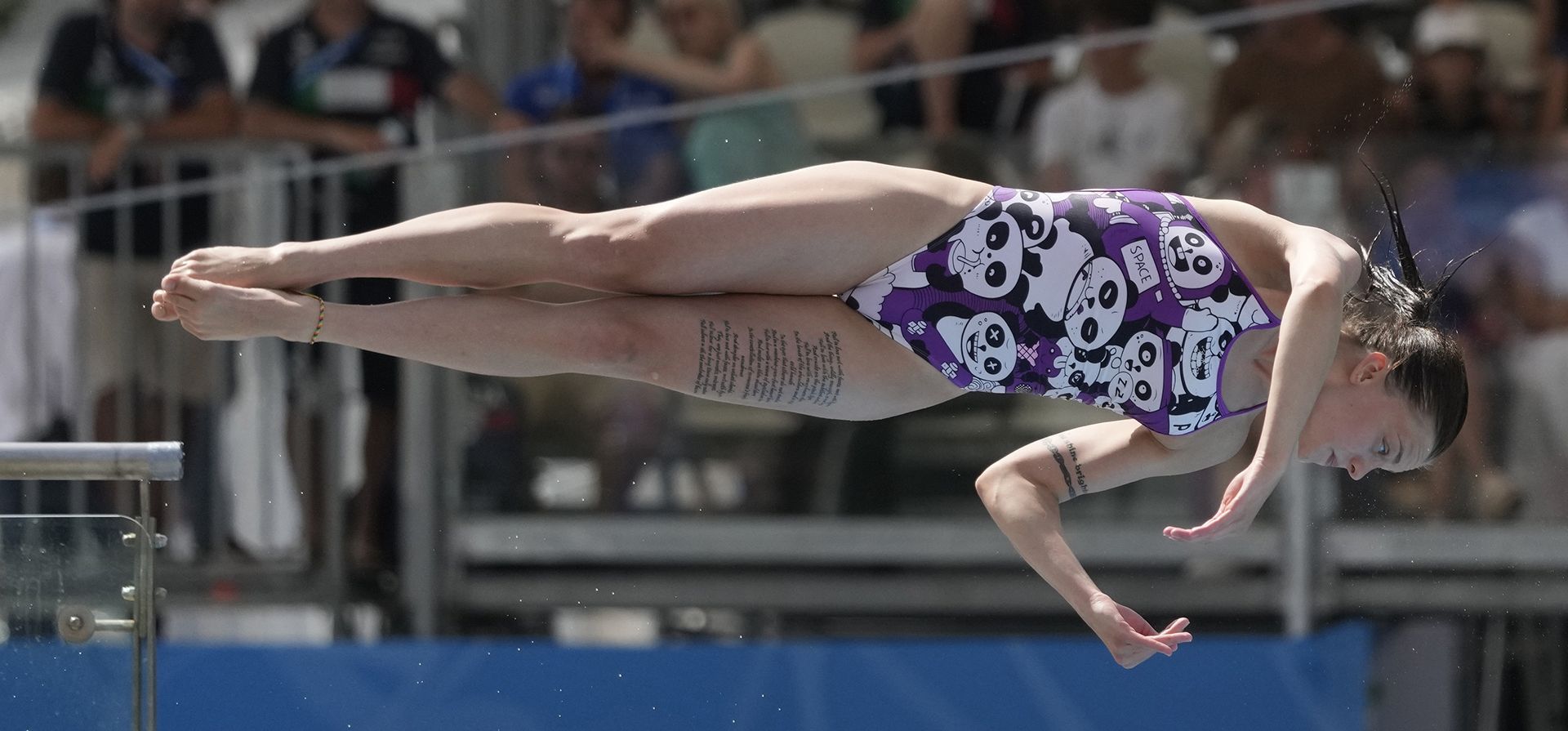 Sofia Lyskun, de Ucrania, compite durante la final de plataforma de clavados femeninos en el Campeonato Europeo de Natación, en Roma, el miércoles 17 de agosto de 2022.