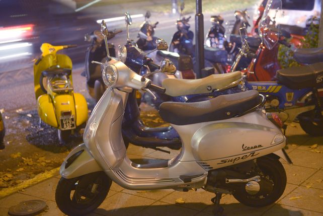 Los fanáticos celebraron  en Rosario los 70 años de la legendaria Vespa