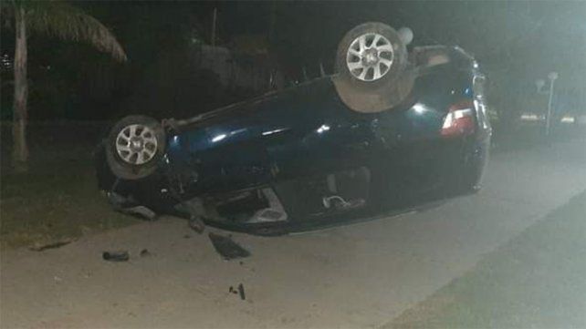 Un joven circulaba por avenida San Martín cuando en un momento dado perdió el control de su auto y volcó. Ocurrió en Viale&nbsp;