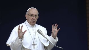 El Papa Francisco criticó a los católicos de doble vara, que van a misa y lavan dinero