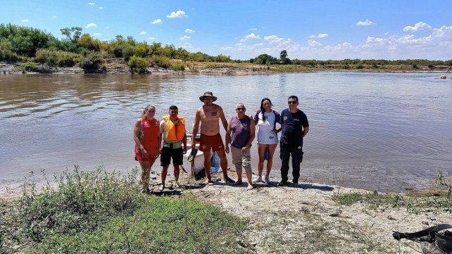 El personal que participó en el rescate del menor.