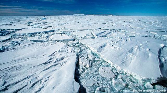 Está a punto de desprenderse gran barrera de hielo en la Antártica