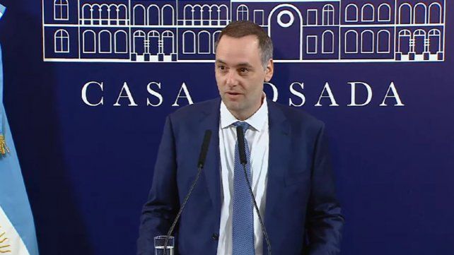 Milei pospone las primeras medidas económicas para este martes y las delega en Caputo