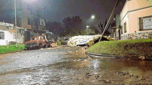 En Concepción del Uruguay hubo voladuras de techos, árboles caídos y otros daños