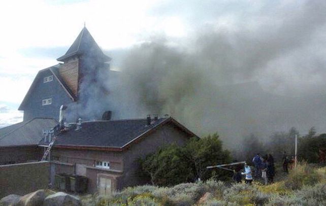 El humo del incendio del hotel de la familia de Cristina Fernández de Kirchner se veía desde lejos.